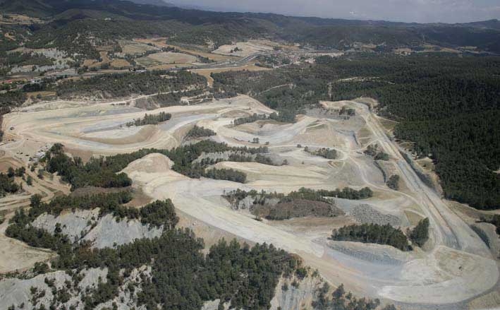 La pista abans de ser asfaltada