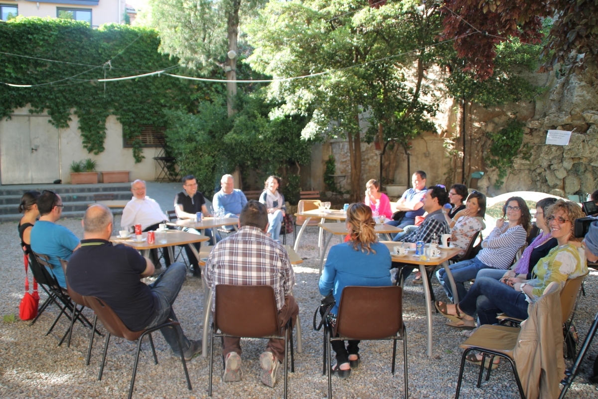 A la tarda, l'eurodiputat, Josep Maria Terricabres va protagonitzar un cafè-col·loqui als Jardins de l'Ateneu
