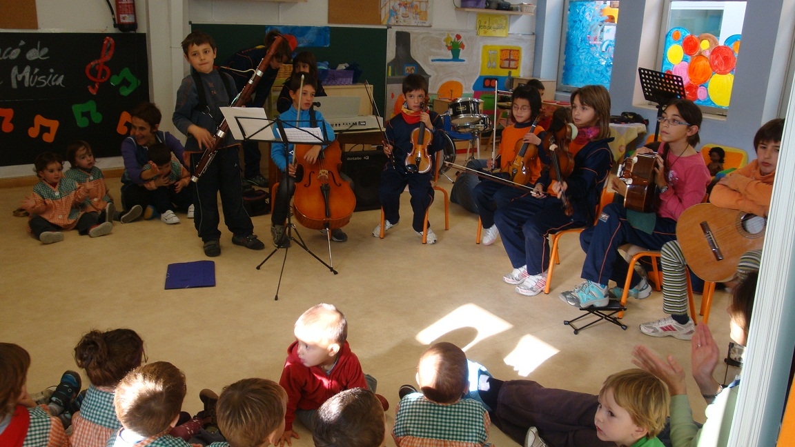 A la 'Llar dels Vailets' celebraren Santa Cecília amb alumnes de l'escola Castell d'Òdena