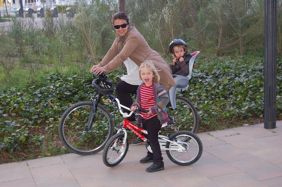 Marina Iglesias amb els seus dos fills