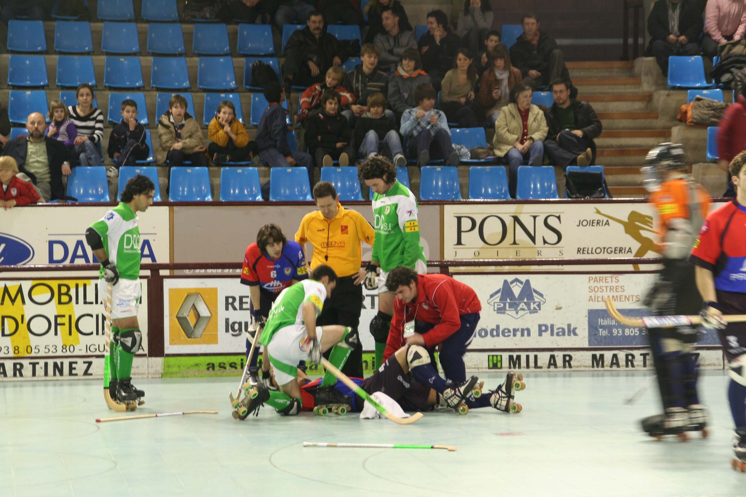 Creus s'ha lesionat al minut 14 de partit