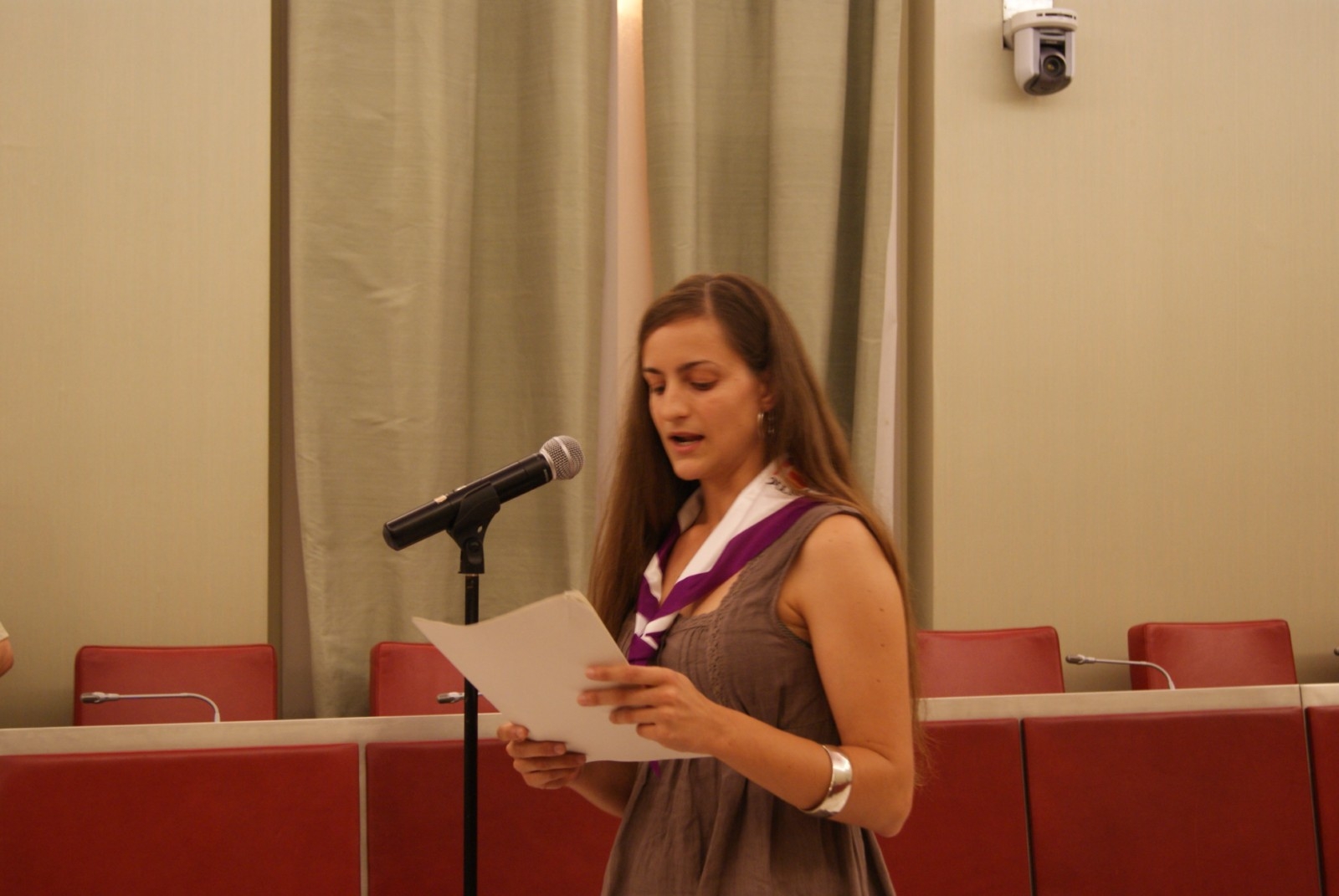 Ester Oliván, llegint el pregó 2010