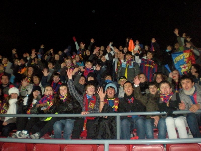 Els alumnes del Pere Vives i el Joan Mercader van poder gaudir dels cinc gols del Barça enfront l'Almeria