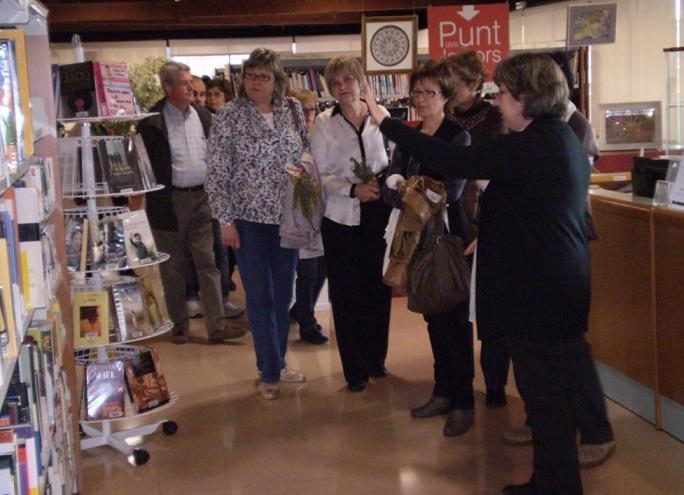 Un moment de la visita guiada a la Biblioteca