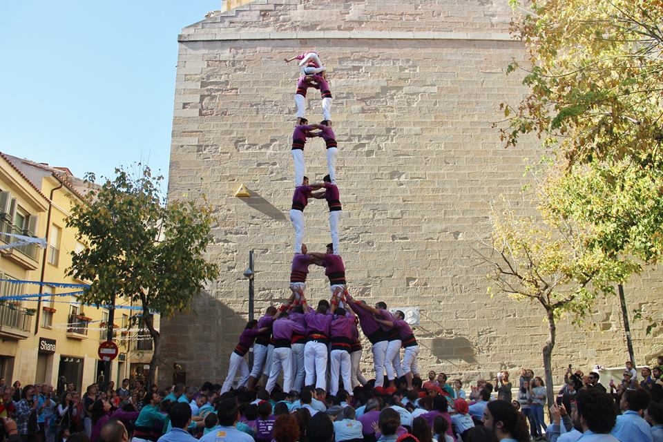 La torre de vuit amb folre dels Moixiganguers, la sisena de l'any