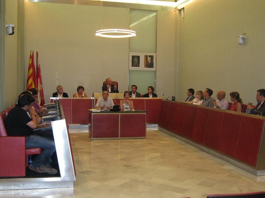 Els regidors en el ple municipal