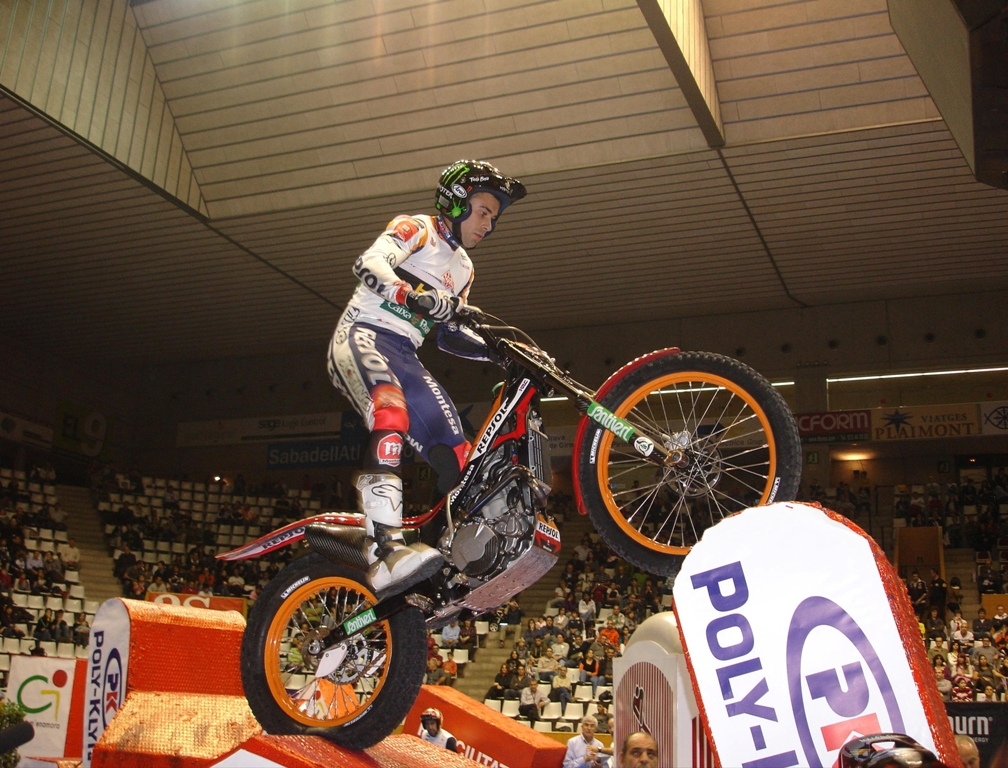Toni Bou al Trial Indoor Nacional de Girona - foto: © Repsol Media