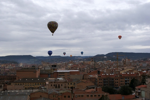 Una dotzena de globus han sobrevolat la Conca d'Òdena / Foto: Xavi Aguilera