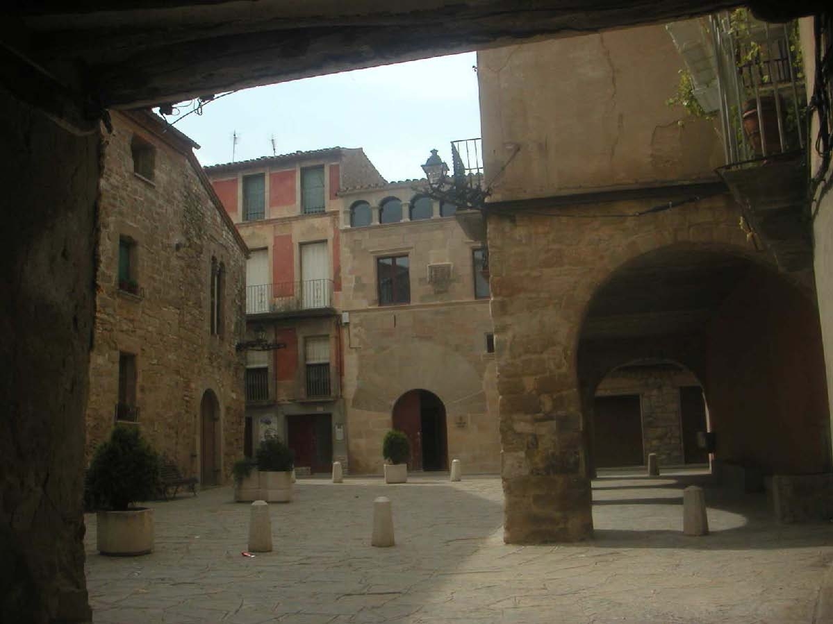 La pla&ccedil;a Major dels Prats, al centre del municipi