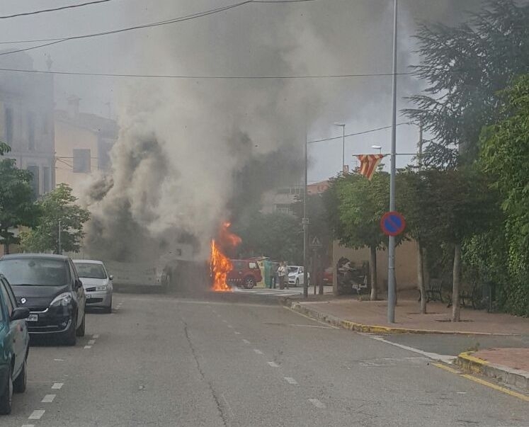 L'incendi del bus, el passat dissabte, al Bruc