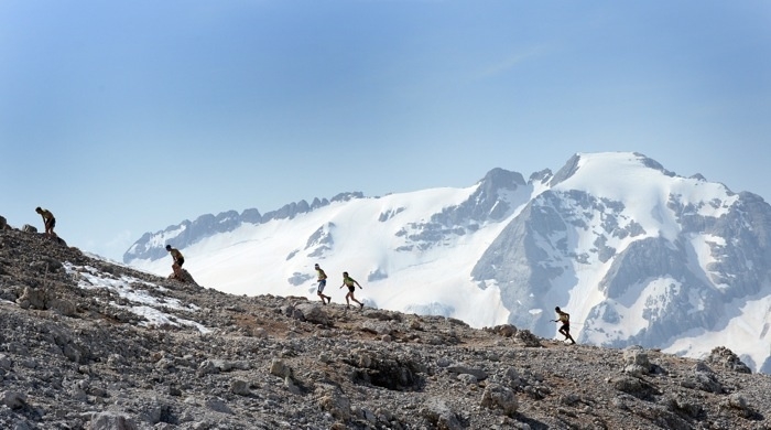 Una espectacular imatge de la cursa a les Dolomites (Foto: Dolomiteskyrace)