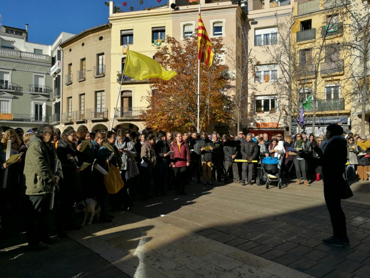 Una de les activitats d'Òmnium d'aquestes festes, a la Plaça de l'Ajuntament