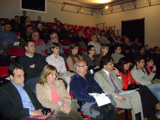 L'auditori ha escoltat amb atenció i ha participat al final de l'explicació