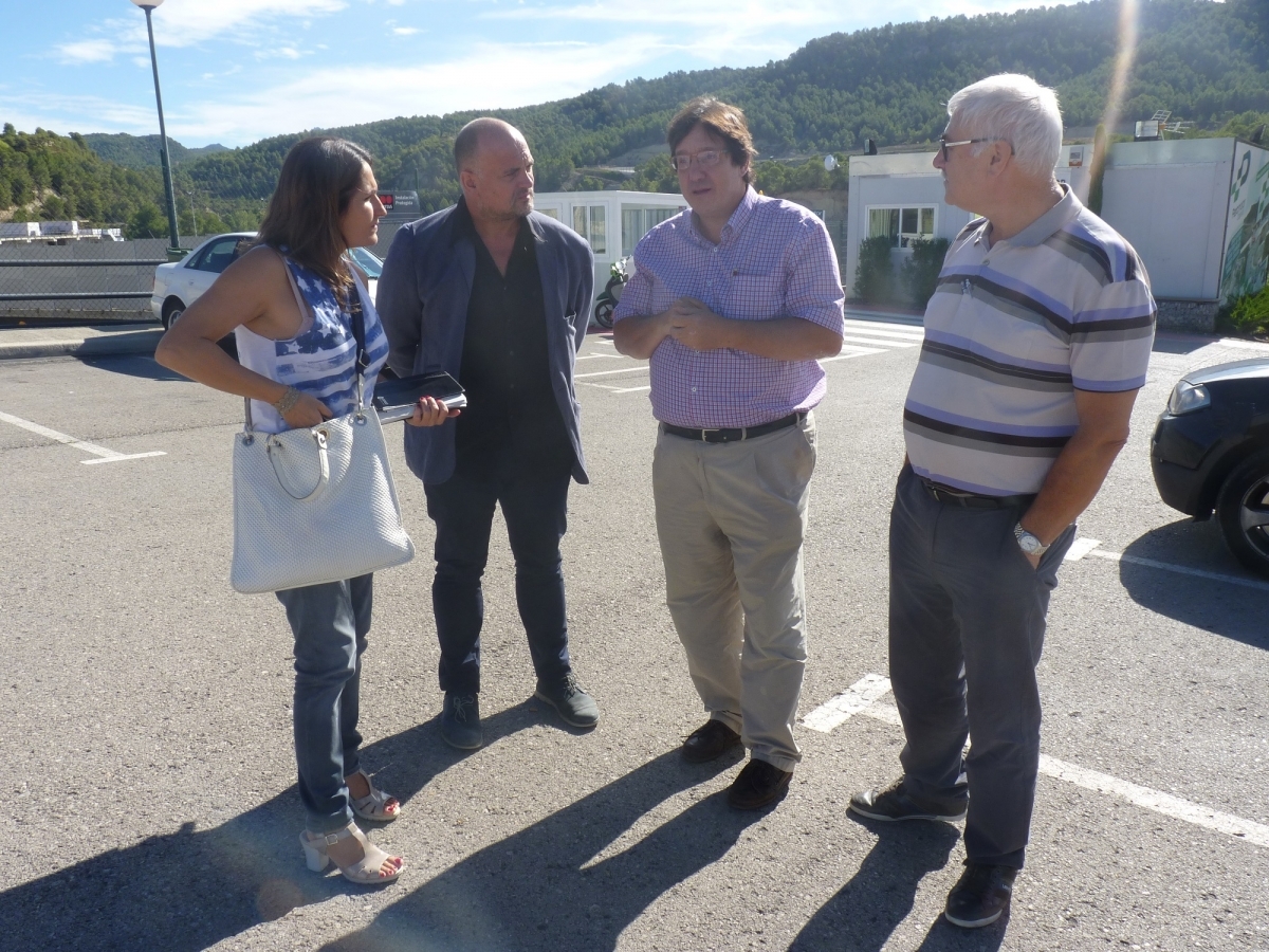 Vilagrà, amb l'alcalde Joan Serra al costat, en la visita al ParcMotor
