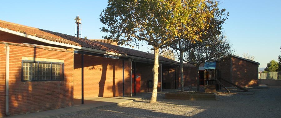 L'exterior del CEIP Emili Vallès, una de les cinc escoles públiques d'Igualada