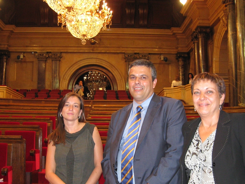 Marina Llansana, Pere Calbó, Teresa Estruch, just abans de l'inici del ple del Parlament d'ahir