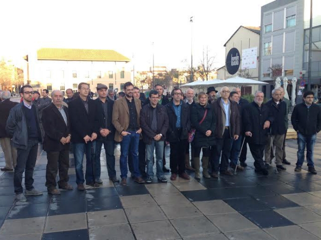 Alcaldes de l'Anoia presents a l'acte central de la campanya Signa un vot, a Igualada