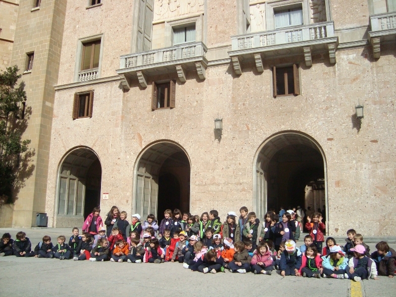 Nens i nenes de l'Escola Pia visiten Montserrat
