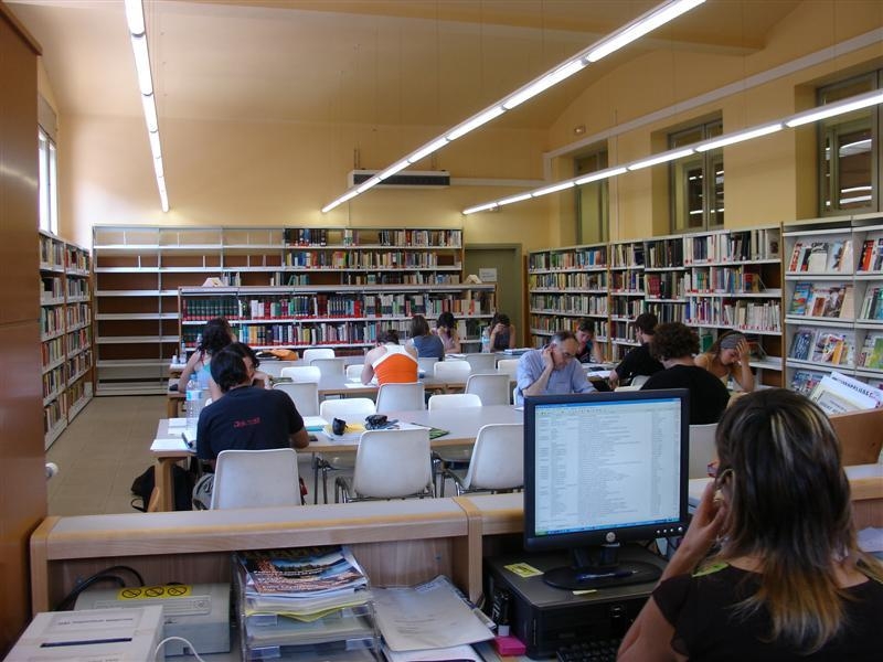 Biblioteca de la UETII