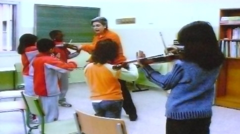 Classe de violí a l'escola