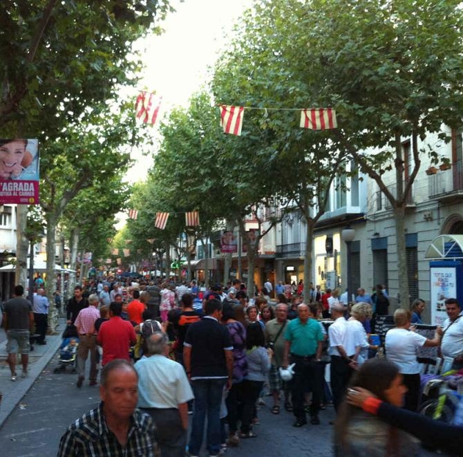 La Rambla plena de ciutadans durant la Botiga al carrer