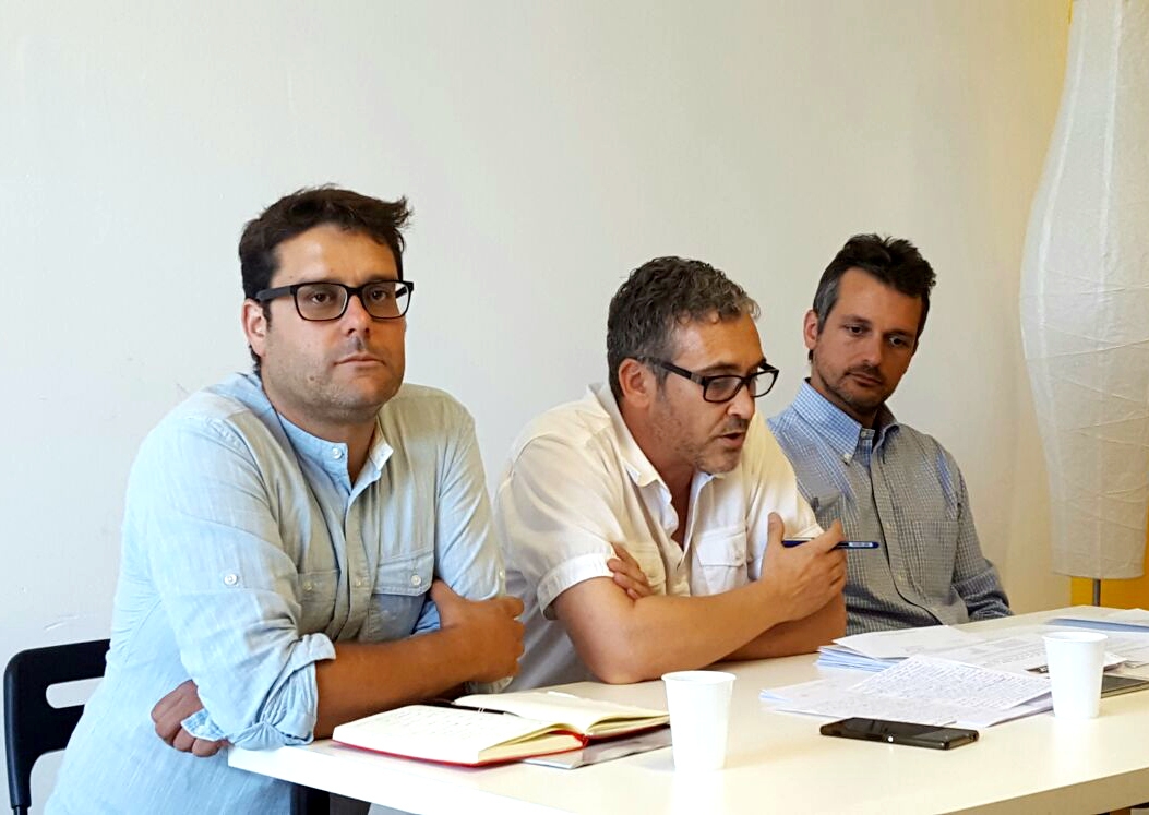 Els tres regidors de l'oposició masquefina: Gutiérrez, Pérez i Satorres