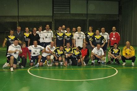 Els dos equips. Foto de família