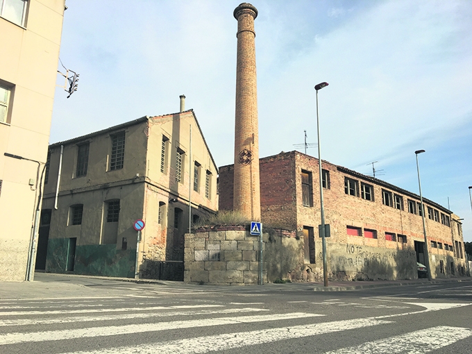 Xemeneia de l'antic Tint del Pallerols