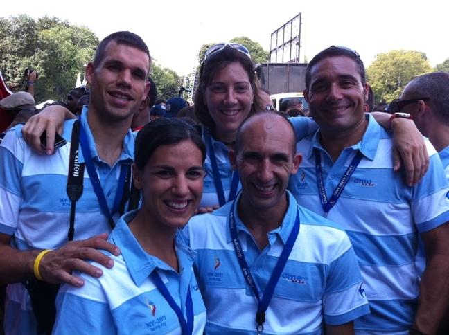 L'equip de triatló amb Helena Barlabé