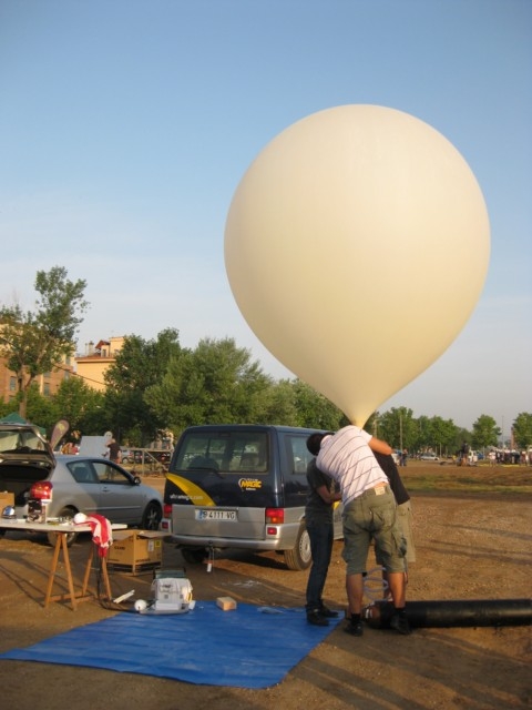 Preparant el Bloon, el globus estratosfèric