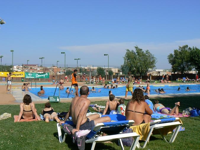 Les piscines municipals, com la de Calaf, una opció per a comarques interiors