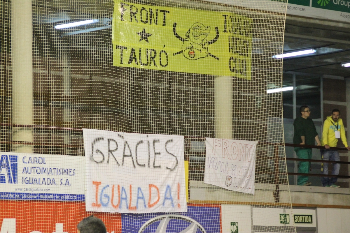 L'afició va voler tenyir la final d'arlequinat