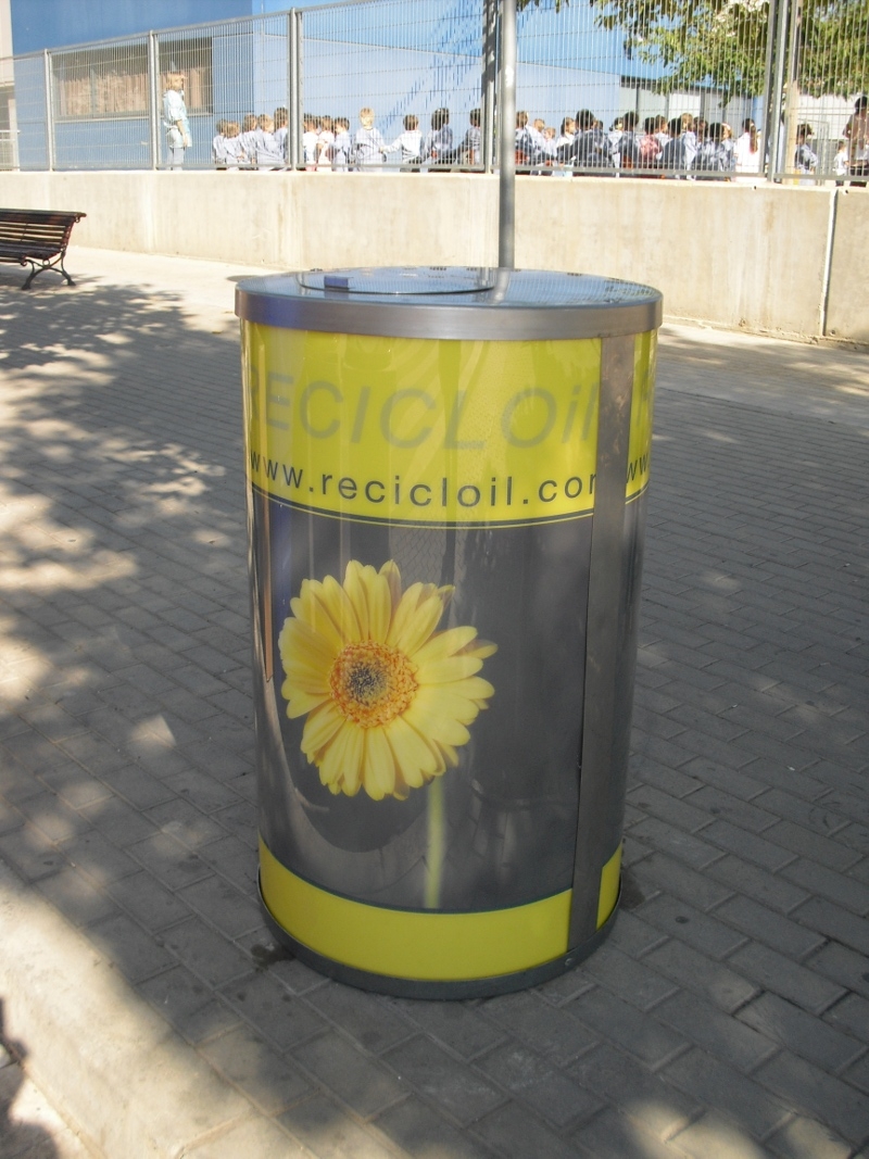 EL contenidor d'oli domèstic