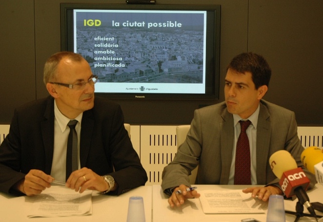 Joan Torras i Marc Castells durant l'acte de balanç del primer any de mandat