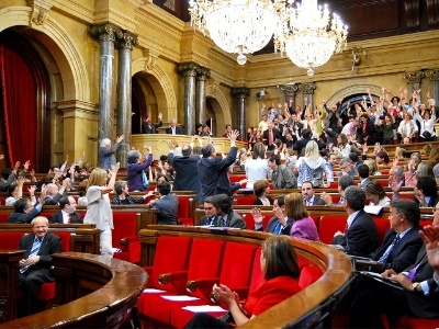 L'aprovació al Parlament va comptar amb la presència de representants d'associacions - Foto: Xavier Prat