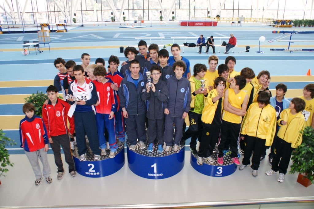 Pòdium masculí amb l'equip del CAI en tercer lloc