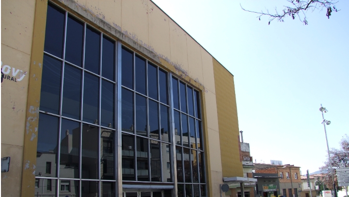 La façana de l'antic cinema, a Vilanova