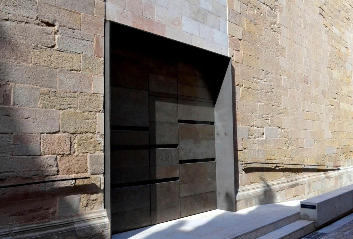 La porta lateral era el portal principal de Santa Maria