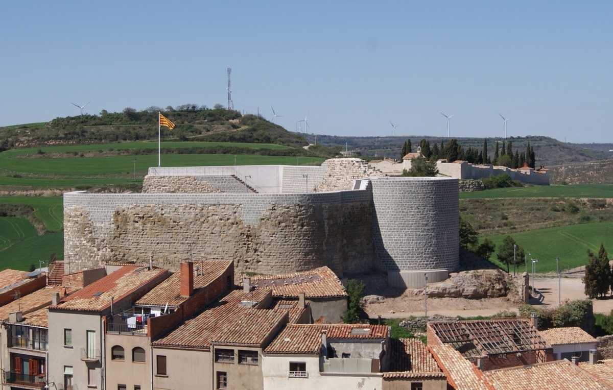 El Castell de Calaf, la icona que presideix el municipi