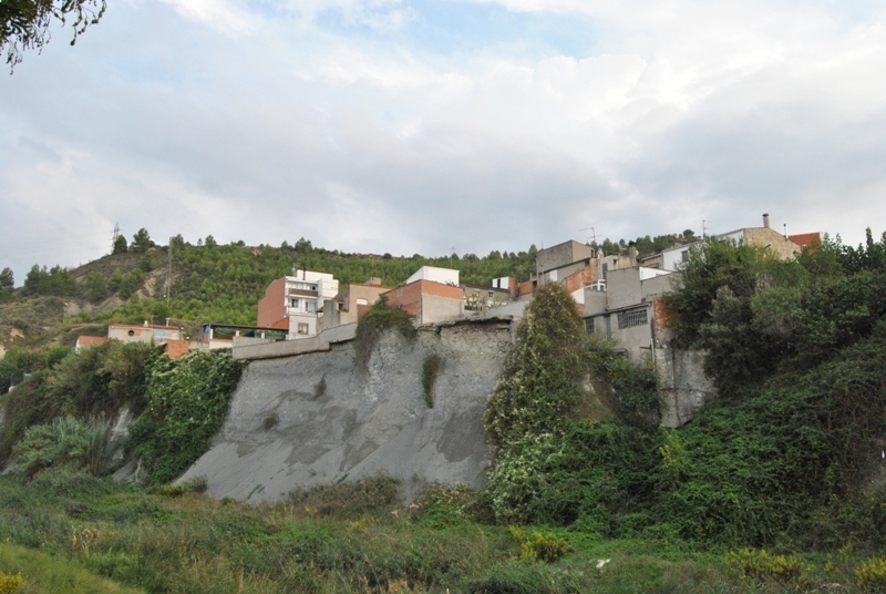 Canvi de cara a una de les façanes del municipi