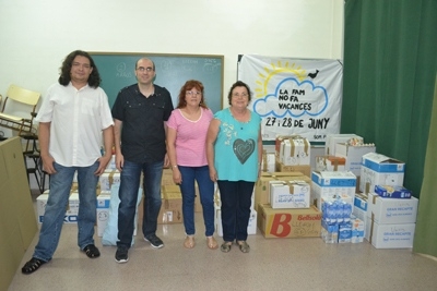 Un dels acaptes d'aliments organitzats per Som Poble