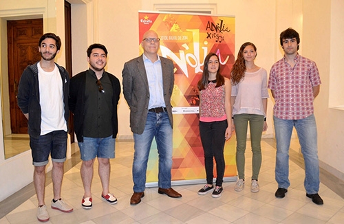 Els joves músics igualadins participants a l'Anòlia, amb el regidor Josep Miserachs