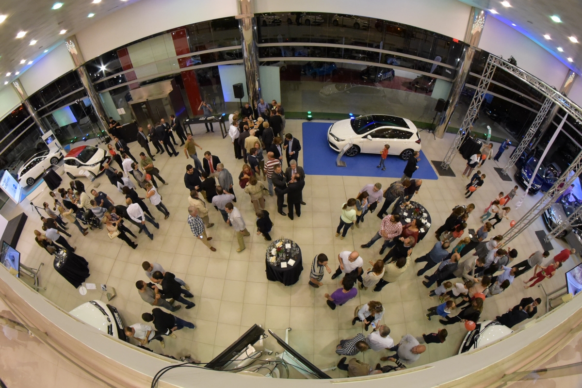 Clients i amics es van aplegar a les instal·lacions de Toyota Igualada  (Foto: Josep Balcells Adzet)