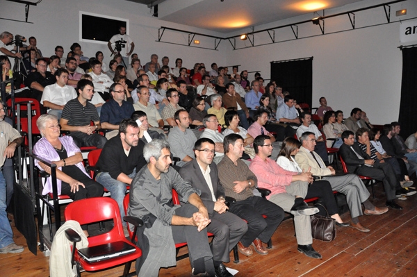 El Teatre de l'Aurora pràcticament ple  - foto: Eliana Tusell