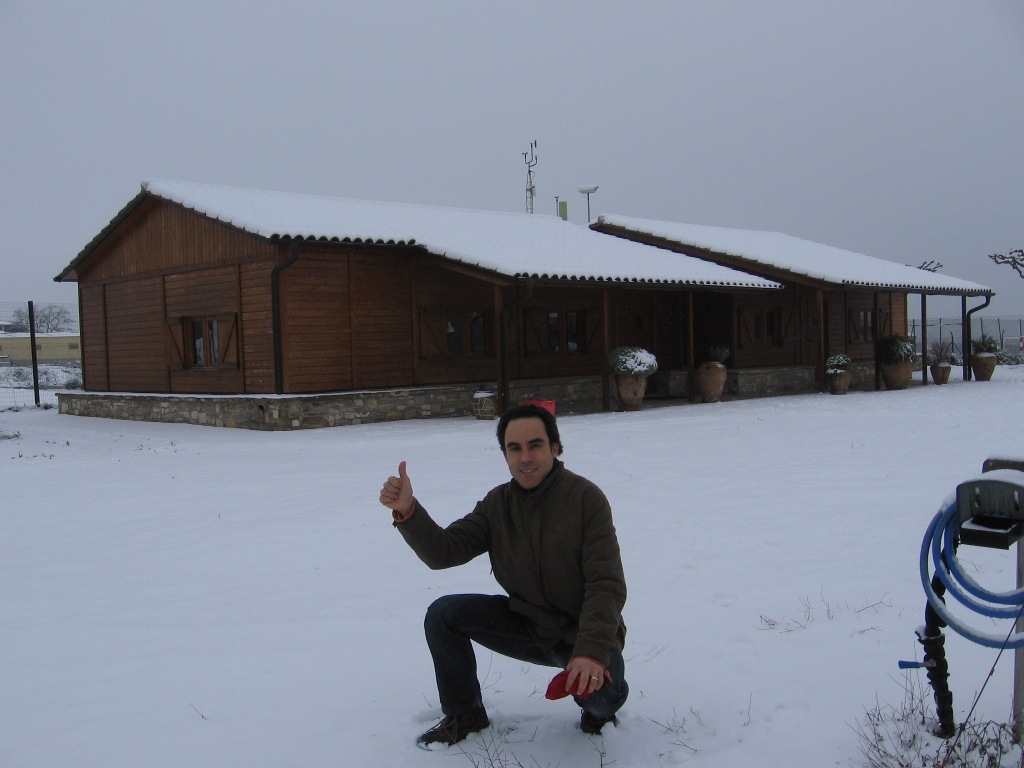 Albert Borràs, a l'Observatori de Pujalt, nevat
