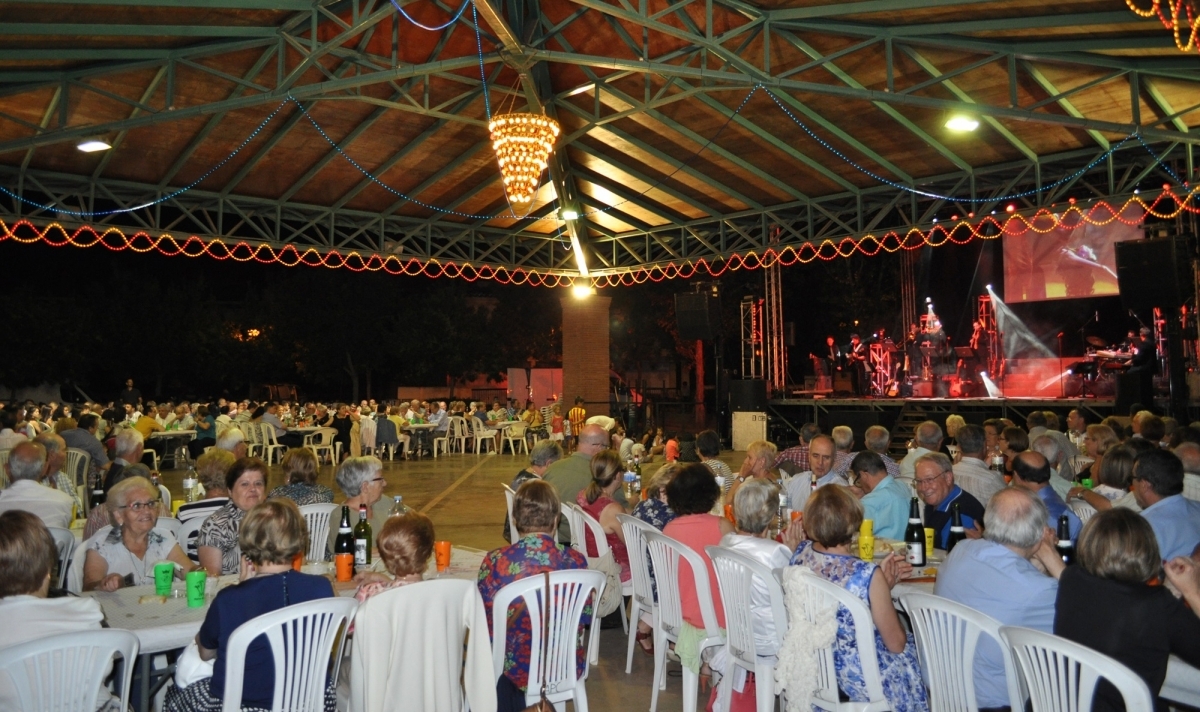 320 persones van ser al sopar popular