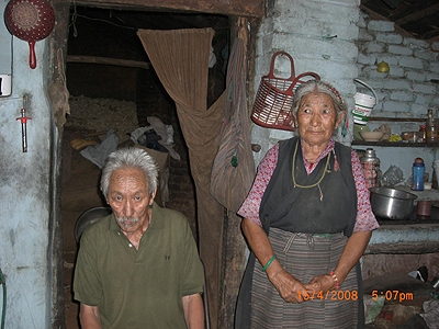 Jin-pu s'ocupa de la gent gran, els primers exiliats tibetans a la Índia