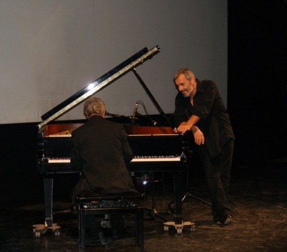 L'aplaudit recital de Crosas i Camp