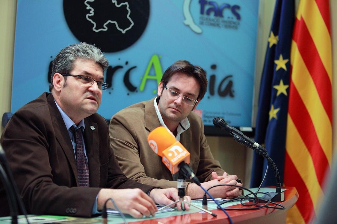 El president de la FACS, Emili Castells (esquerra), i l’alcalde de Tous, David Alquézar, durant la presentació del MercAnoia