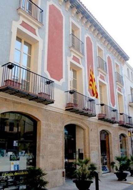 La façana del Consell Comarcal, que fa les funcions d'acció social de Vallbona